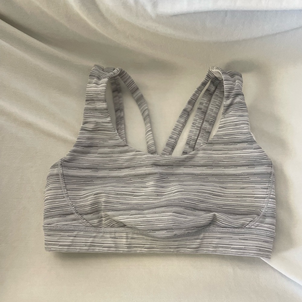 Lululemon sports bra size 6